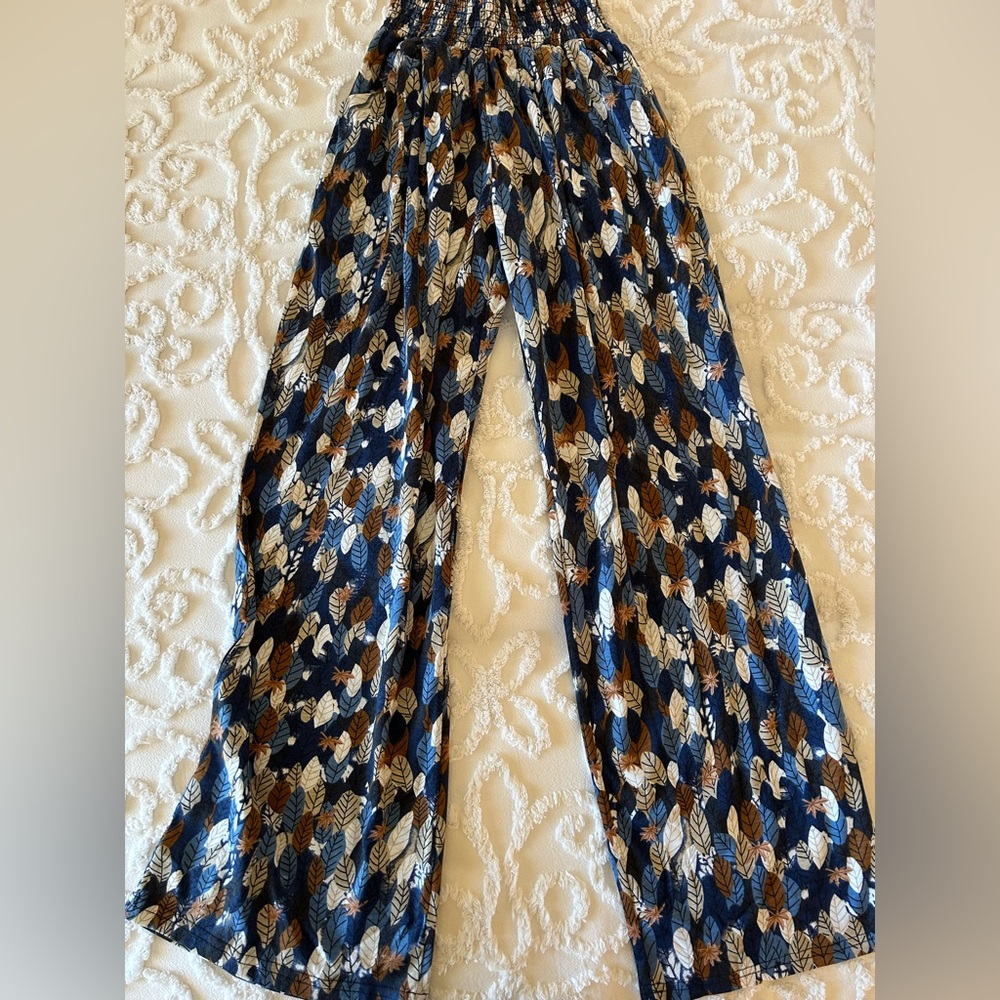 Urban Coco wide leg pull on pant, has pockets, size M, NWT